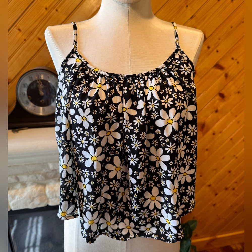 TRADED 💖 Daisy Cropped Spaghetti Strap Top - Picture 3 of 5